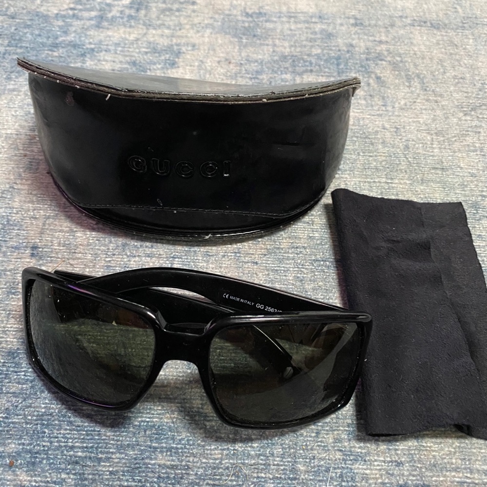 Gucci black sunglasses